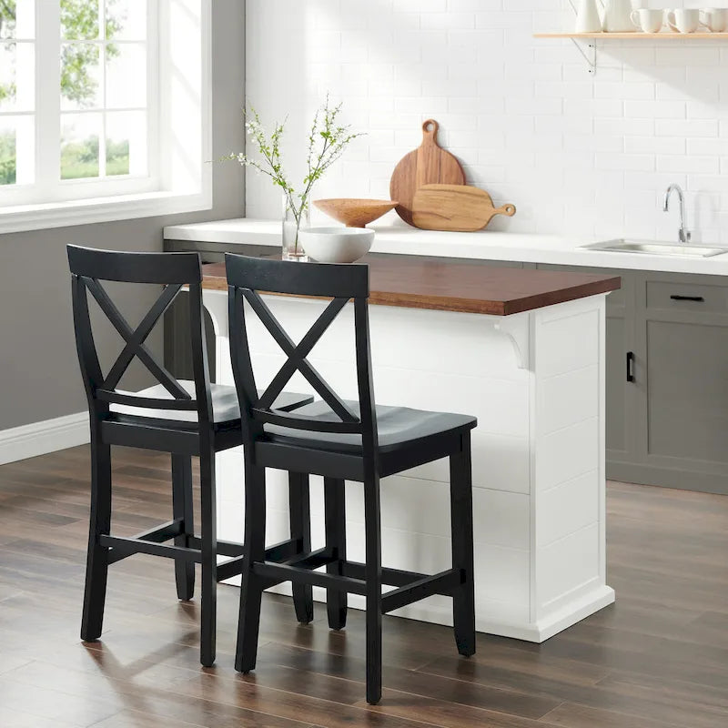 Îlot de cuisine en bois avec tabourets à dossier en X